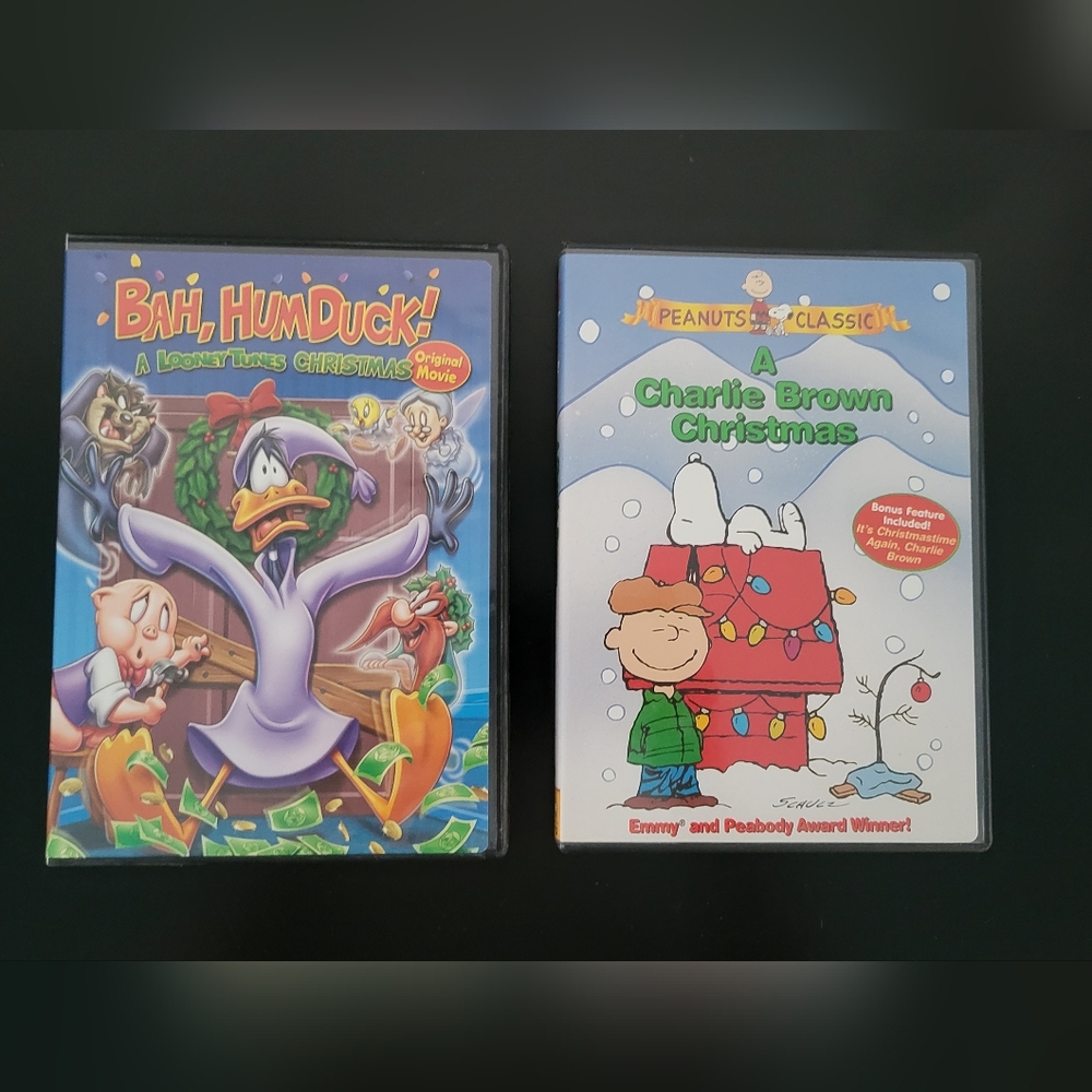 Set of 2 Holiday Classic Childrens movies -Christmas-Looney Tunes -Charlie Brown